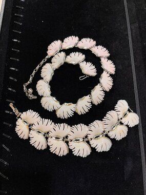 Vintage Signed Lisner Necklace & Bracelet Set | Pink White Thermoset Shell Fans
